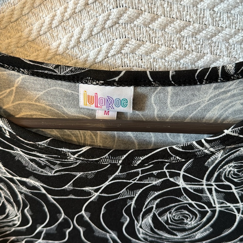 LulaRoe size medium women’s soft pullover dress excellent condition - Picture 2 of 4